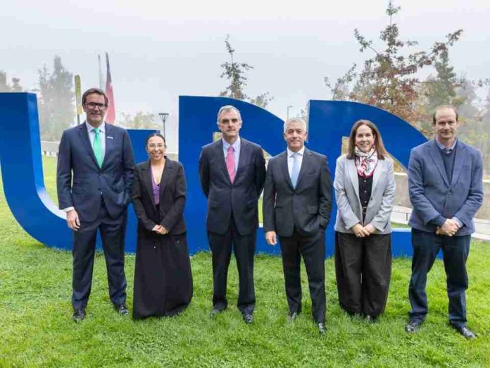 Universidad del Desarrollo firma convenio con International Copper Association para impulsar la minería del futuro