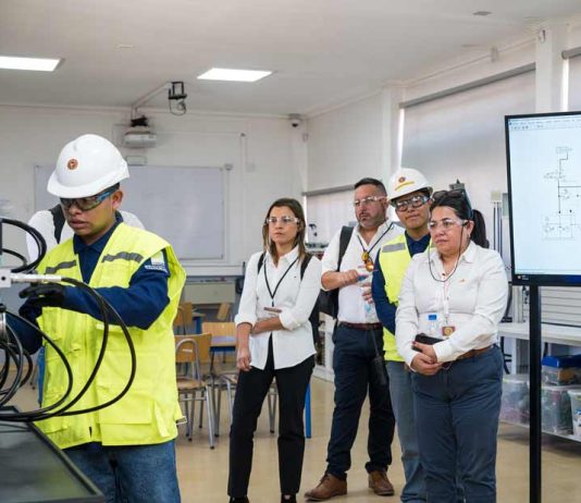 Vinculación con la industria fortalece formación técnico-profesional minera en Liceo de Pica