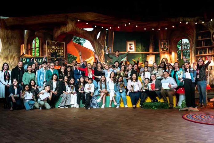 Vuelve el principal concurso de lectura en voz alta del país: El Placer de Oír Leer abre convocatoria para alumnos de 3º a 6º básico Vuelve el principal concurso de lectura en voz alta del país: El Placer de Oír Leer abre convocatoria para alumnos de 3º a 6º básico