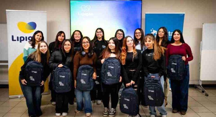 20 mujeres jóvenes de Maipú se integran a programa que impulsa a mujeres en carreras STEM