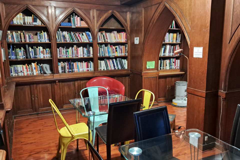Biblioteca Chilena de Yoga fortalece su rol cultural como único espacio público especializado en yoga de Latinoamérica