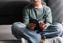 Buscan prohibir redes sociales para menores de 14 años