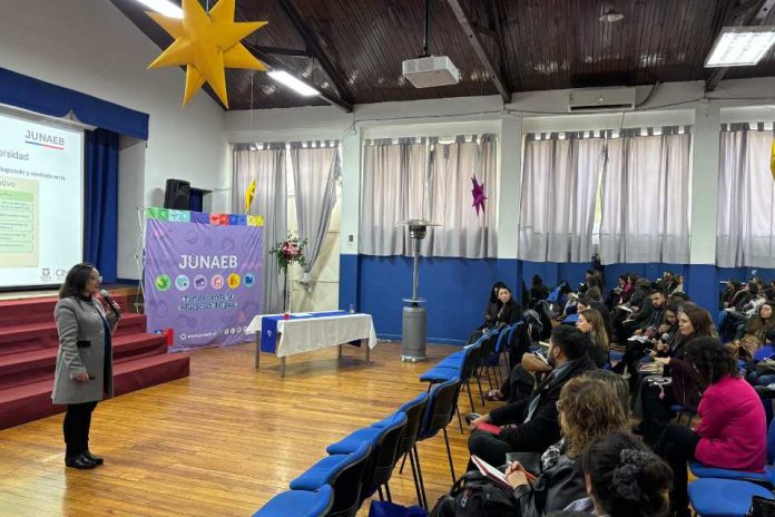 Capacitan a docentes con herramientas para atender la diversidad en el aula