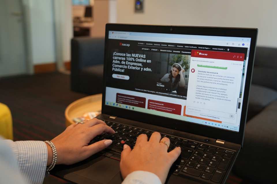 Chat vocacional con IA de INACAP supera los 72 mil usuarios y orienta elección de estudios