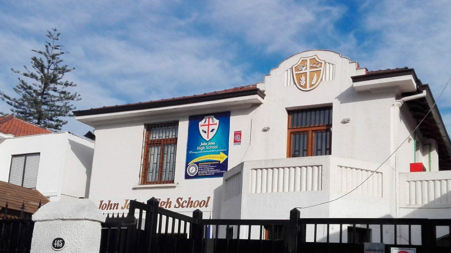 Colegio John John Ñuñoa Santiago RM. Volver a educar juntos
