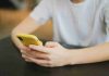Consumo problemático de redes sociales: los riesgos de crecer con la pantalla siempre encendida