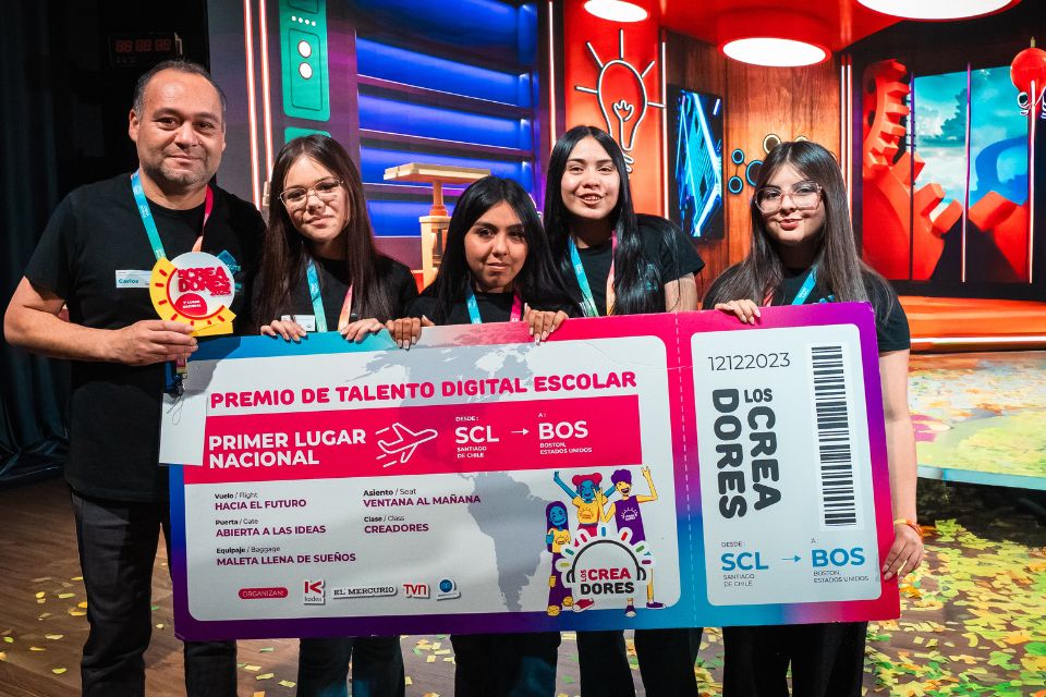 De Collipulli a Boston: estudiantes chilenas creadoras de Synautis llevaron innovación escolar hasta Estados Unidos De Collipulli a Boston: estudiantes chilenas creadoras de Synautis llevaron innovación escolar hasta Estados Unidos