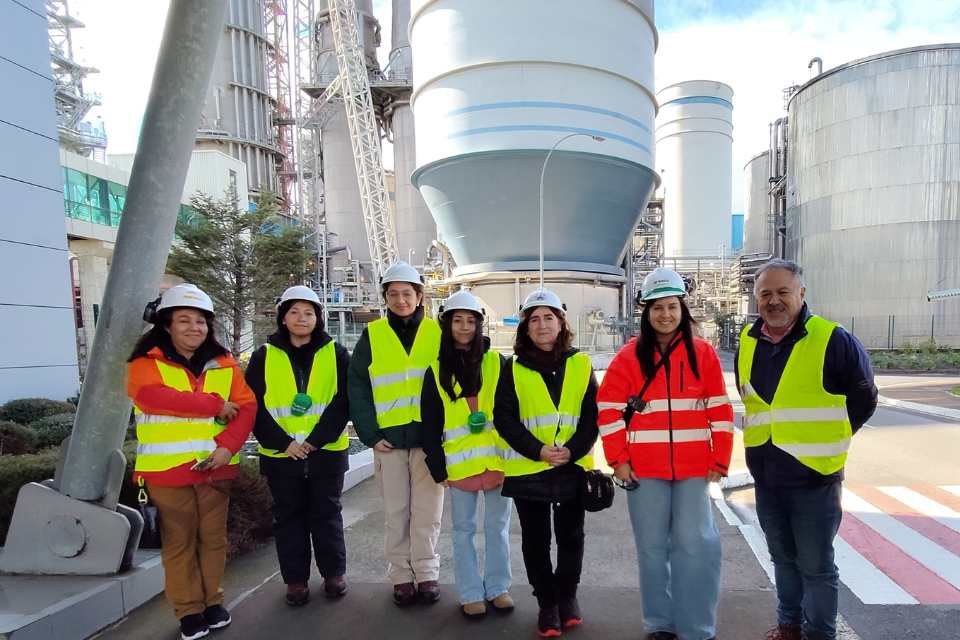 Estudiantes de Química Ambiental UCSC conocieron procesos de gestión ambiental en planta de Celulosa Arauco