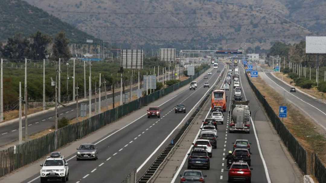 Reportaje | Fedetur y Duoc UC revelan cómo viajan los chilenos en fines de semana largos: cercanía, planificación y gasto acotado marcan la tendencia Fedetur y Duoc UC