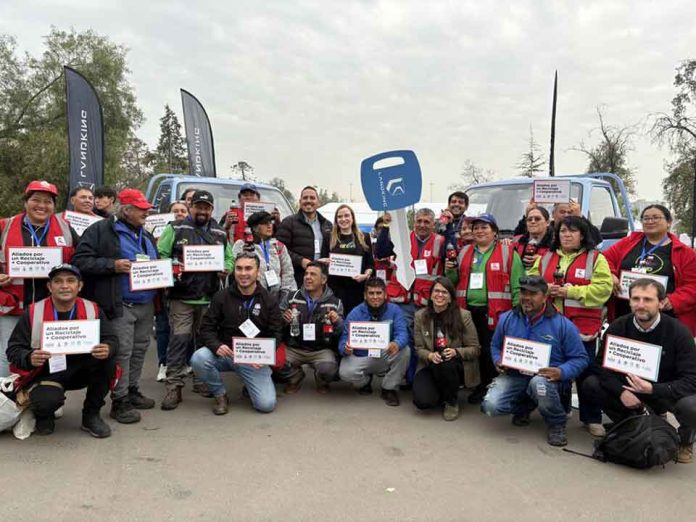 Landking impulsa el reciclaje de base en Chile con entrega de camiones LK5 a cooperativa de recicladores Landking impulsa el reciclaje de base en Chile con entrega de camiones LK5 a cooperativa de recicladores
