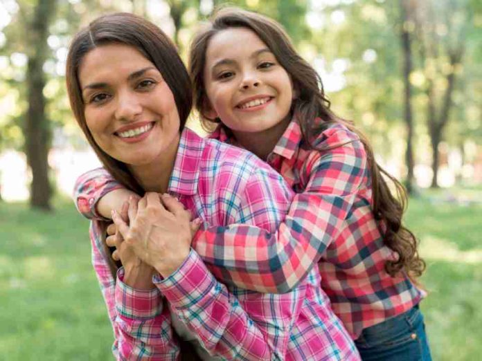 Mamás en Chile lideran el aprendizaje del inglés en sus hijos: la nueva clave para el futuro laboral de las nuevas generaciones