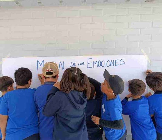 Más allá de sanciones y revisión de mochilas: qué hacer para mejorar la convivencia escolar desde la educación socioemocional