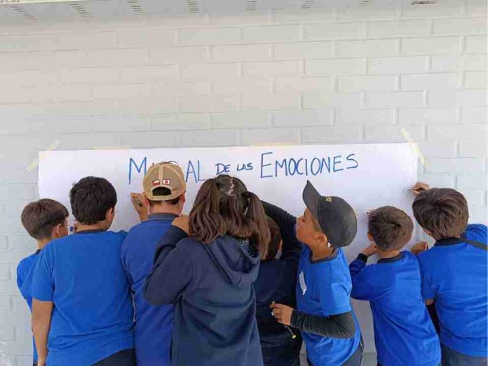Más allá de sanciones y revisión de mochilas: qué hacer para mejorar la convivencia escolar desde la educación socioemocional