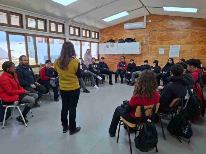 Más de 200 estudiantes de Vichuquén inician talleres para proyectar su futuro en la educación superior