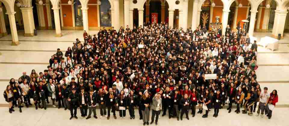 Más de 500 estudiantes de 43 colegios se forman como líderes de bienestar digital en sus comunidades escolares