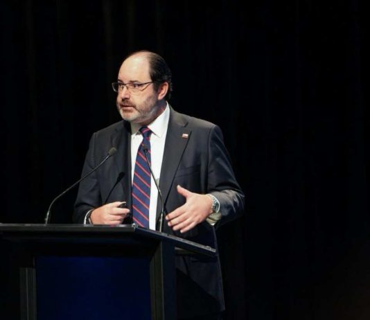 Ministro Rau advierte en seminario de Duoc UC: “No podemos generar empleo por decreto”