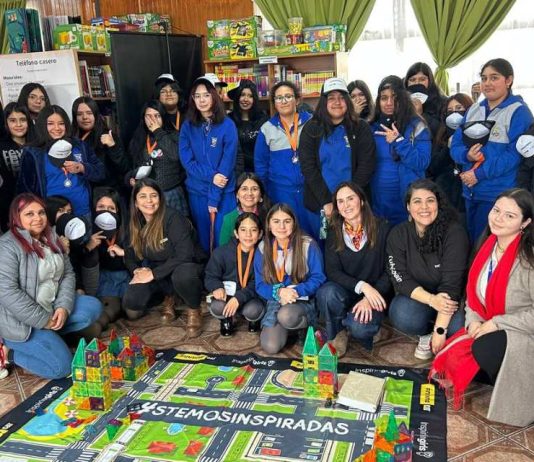 Niñas de Coronel y Concepción exploran vocaciones STEM a través de talleres interactivos Niñas de Coronel y Concepción exploran vocaciones STEM a través de talleres interactivos