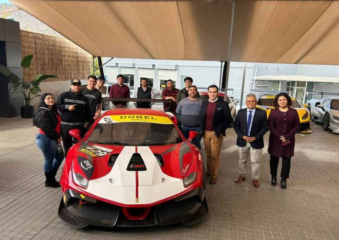 Talento y alta ingeniería: Ferrari Chile recibe a futuros ingenieros mecánicos de DuocUC
