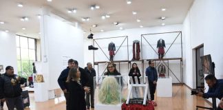 UTalca inaugura exposiciones que unen la resiliencia social y la filosofía clásica en el grabado