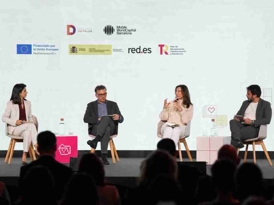 Yael Eisenstat: “Mientras los algoritmos se diseñen para engancharnos se seguirá fomentando la desinformación”