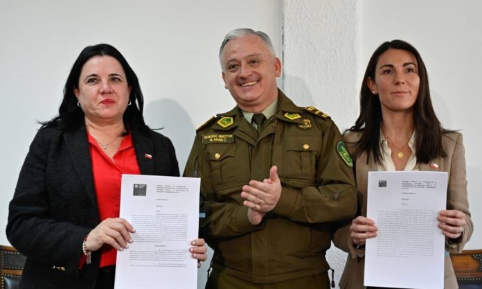 Ministerios de Educación y Seguridad, junto a Carabineros, firman convenio que permitirá reforzar seguridad en los colegios