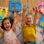 Cada vez más temprano: familias chilenas adelantan el aprendizaje del inglés en sus hijos