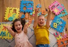 Cada vez más temprano: familias chilenas adelantan el aprendizaje del inglés en sus hijos
