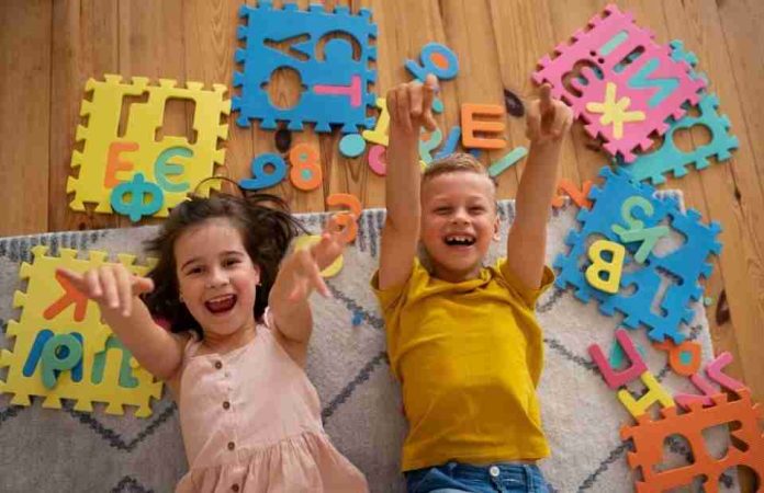 Cada vez más temprano familias chilenas adelantan el aprendizaje del inglés en sus hijos Cada vez más temprano: familias chilenas adelantan el aprendizaje del inglés en sus hijos