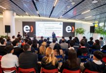 Cerca de 300 estudiantes de la organización han sido parte de las tutorías de Entel