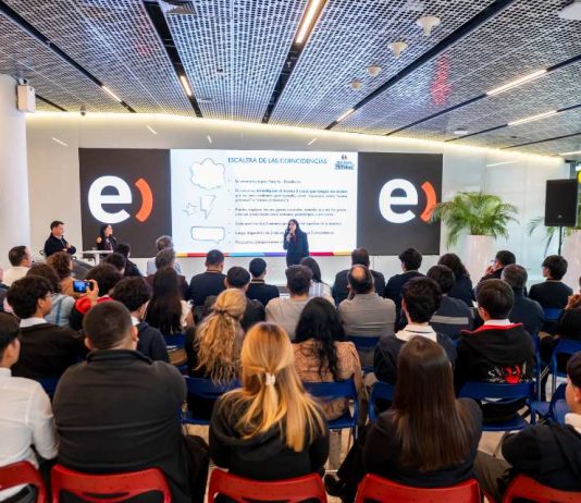 Cerca de 300 estudiantes de la organización han sido parte de las tutorías de Entel