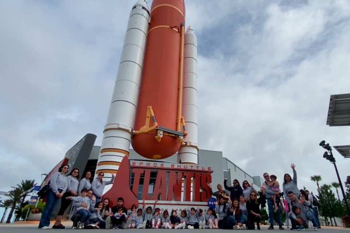 Cuenta regresiva: queda un mes para que niñas y niños participen en concurso que premia la asistencia destacada con viaje a la NASA