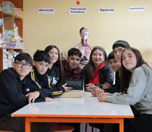 De Litueche a Londres: investigación escolar sobre jalea real lleva a estudiantes de O’Higgins a una final mundial de ciencias De Litueche a Londres: investigación escolar sobre jalea real lleva a estudiantes de O’Higgins a una final mundial de ciencias