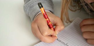 Escritura a mano en la era digital: por qué sigue siendo clave y cómo volver a enseñarle a los niños Escritura a mano en la era digital por qué sigue siendo clave y cómo volver a enseñarle a los niños