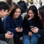 “Estoy en mi Prime” y “Esto me da Cringe”: Las nuevas palabras en inglés que están reemplazando modismos clásicos entre los jóvenes chilenos de hoy “Estoy en mi Prime” y “Esto me da Cringe”: Las nuevas palabras en inglés que están reemplazando modismos clásicos entre los jóvenes chilenos de hoy
