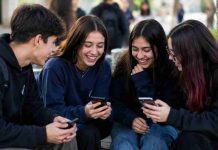 “Estoy en mi Prime” y “Esto me da Cringe”: Las nuevas palabras en inglés que están reemplazando modismos clásicos entre los jóvenes chilenos de hoy “Estoy en mi Prime” y “Esto me da Cringe”: Las nuevas palabras en inglés que están reemplazando modismos clásicos entre los jóvenes chilenos de hoy