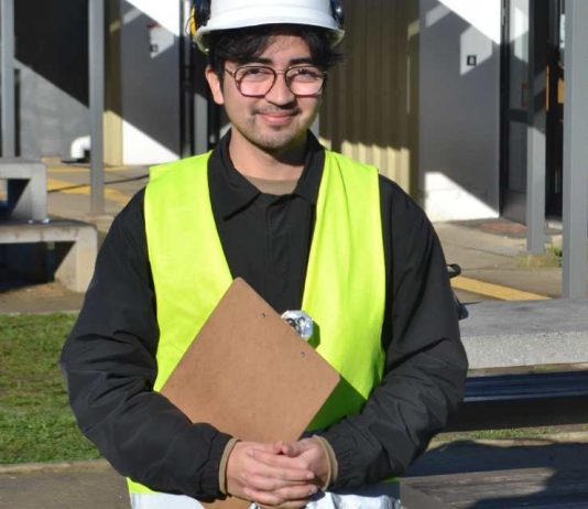 Estudiante UCSC destaca impacto de nueva norma de olores tras conocer realidad de comunidades costeras durante práctica profesional Estudiante UCSC destaca impacto de nueva norma de olores tras conocer realidad de comunidades costeras durante práctica profesional
