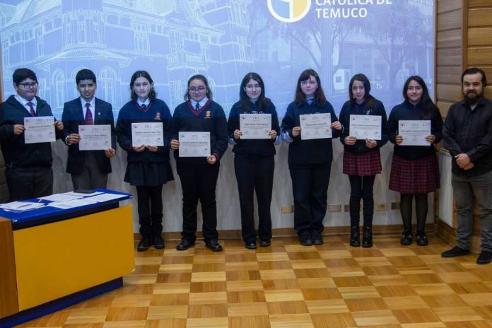 Estudiantes de Malleco ponen a prueba su inglés en desafío realizado en la UCT