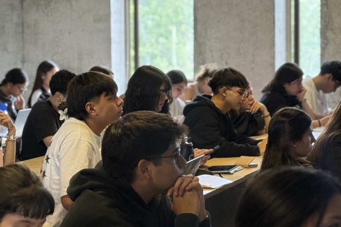 Estudiantes de Medicina apoyan a niños y niñas hospitalizados para reducir brechas de aprendizaje Estudiantes de Medicina apoyan a niños y niñas hospitalizados para reducir brechas de aprendizaje