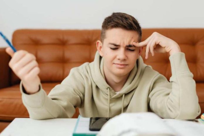 Expertos alertan por pérdida de pensamiento crítico en niños y adolescentes Expertos alertan por pérdida de pensamiento crítico en niños y adolescentes