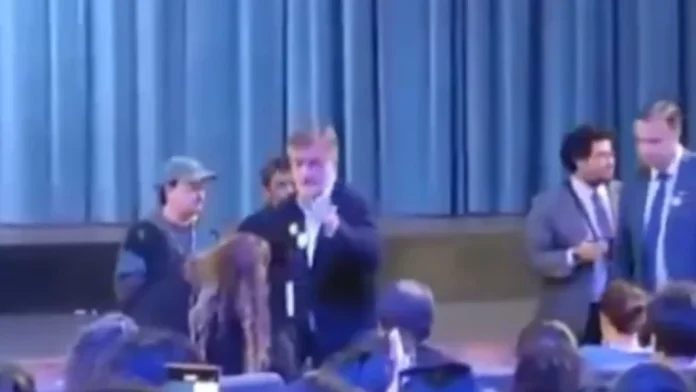 En primera persona: Cómo fue la funa al ministro Undurraga, su crítica a Amparo Noguera y los insultos de los actores