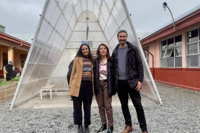 Fundación Patio Vivo firma convenio con el SLEP Llanquihue y amplía su presencia en la provincia con Patio Vivo Cultivable Fundación Patio Vivo firma convenio con el SLEP Llanquihue y amplía su presencia en la provincia con Patio Vivo Cultivable