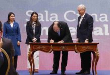 Ministro Rau participa de firma de las indicaciones al proyecto de Sala Cuna Universal Ministro Rau participa de firma de las indicaciones al proyecto de Sala Cuna Universal