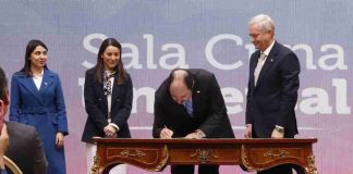 Ministro Rau participa de firma de las indicaciones al proyecto de Sala Cuna Universal