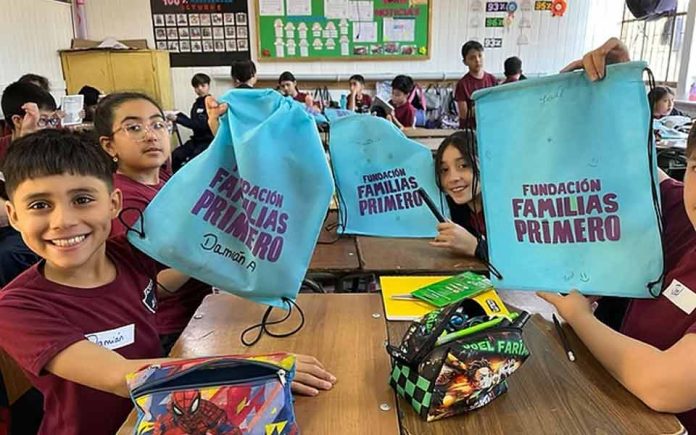 Nueva edición de Arte y Mesa, la campaña de vínculos familiares de Fundación Familias Primero, llega a más de 45 comunas del país