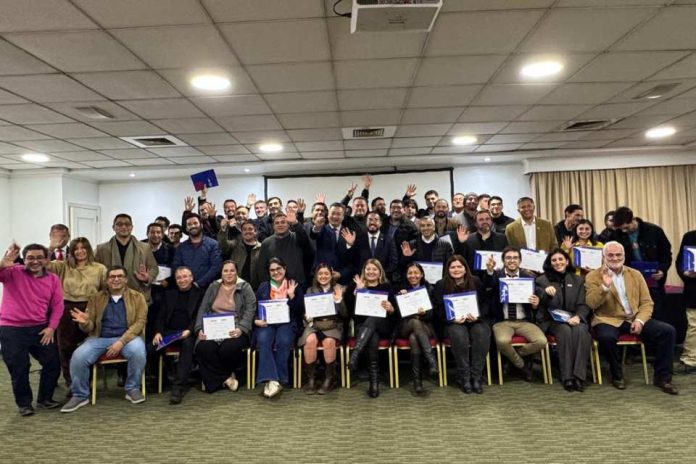 Proyecto CLETS del Ministerio de Medio Ambiente y AIEP concluyen exitosos cursos gratuitos de capacitación en electromovilidad en todo Chile