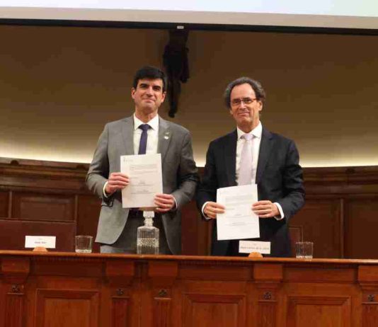 Rector Juan Carlos de la Llera asume la presidencia de la Red G9: «Chile nos está pidiendo contribuir a reconstruir confianza» Rector Juan Carlos de la Llera asume la presidencia de la Red G9: "Chile nos está pidiendo contribuir a reconstruir confianza"
