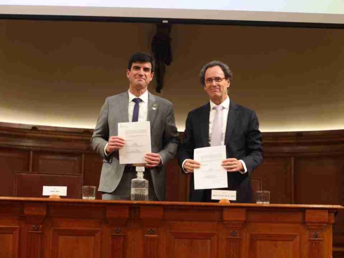 Rector Juan Carlos de la Llera asume la presidencia de la Red G9 Chile nos está pidiendo contribuir a reconstruir confianza Rector Juan Carlos de la Llera asume la presidencia de la Red G9: