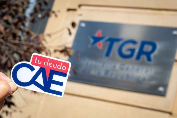 TGR embargo deudores CAE, TGR inicia embargos de bienes raíces a deudores CAE del Crédito con Aval del Estado  