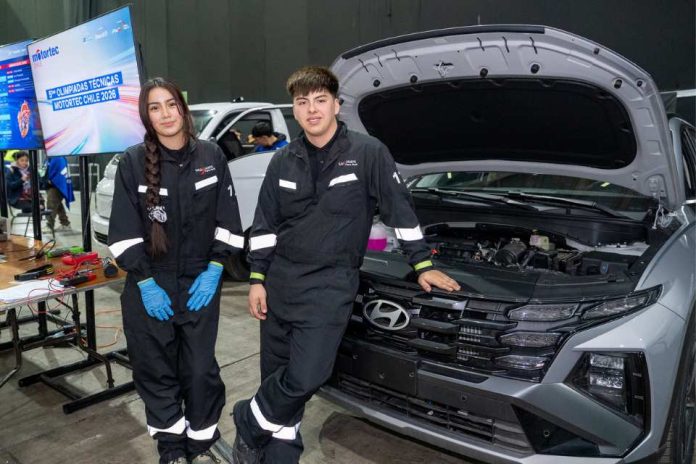 Viajaron desde Puerto Montt para las Olimpiadas Técnicas de Motortec y desafían a los mejores: “Estamos representando a toda una región”
