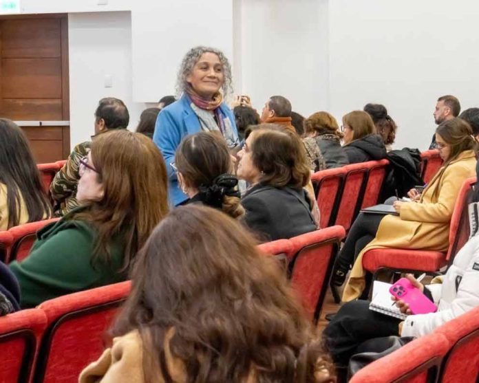 Académicos fortalecen liderazgo pedagógico en comunidades educativas